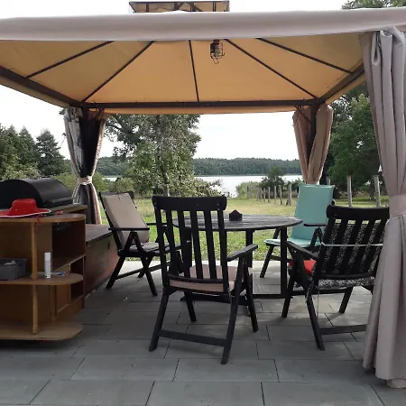 Nad Jeziorem Piaski Apartmán *